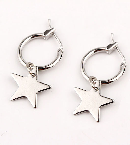 pendientes aro y estrella plateados